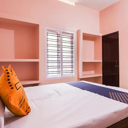 Spot On 68111 Jeena Motels โกลลัม ภายนอก รูปภาพ
