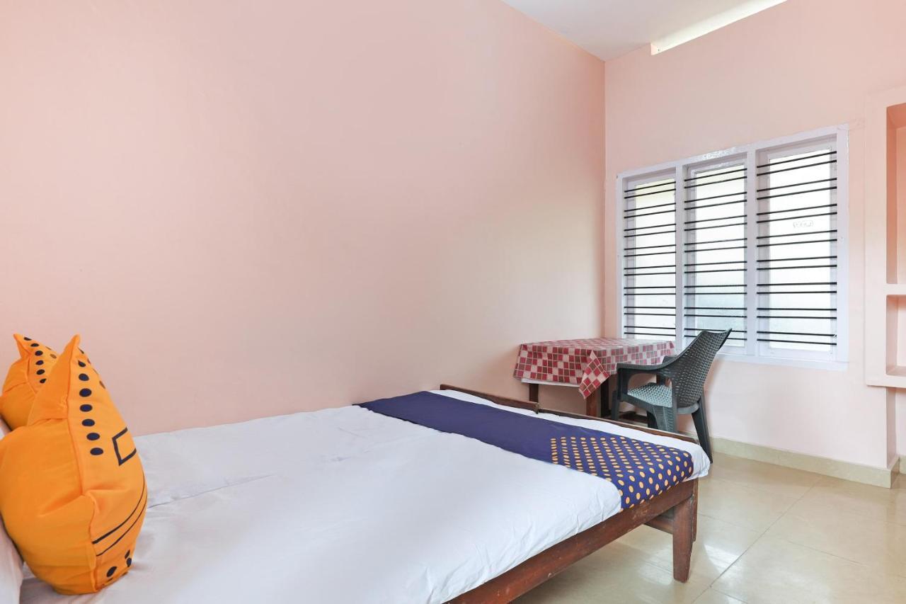 Spot On 68111 Jeena Motels โกลลัม ภายนอก รูปภาพ