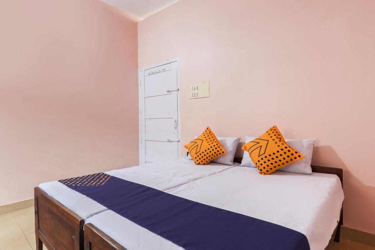 Spot On 68111 Jeena Motels โกลลัม ภายนอก รูปภาพ