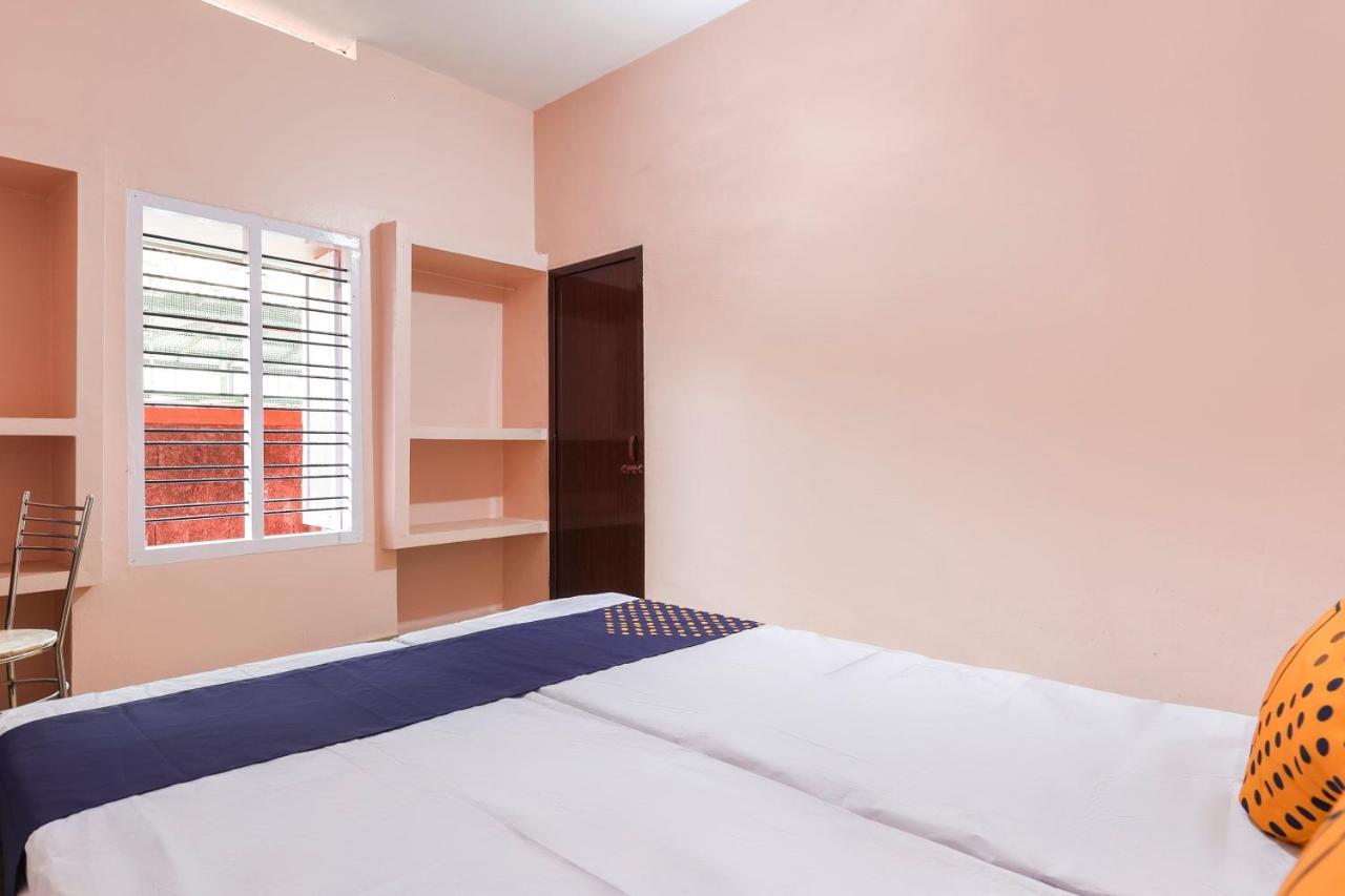 Spot On 68111 Jeena Motels โกลลัม ภายนอก รูปภาพ