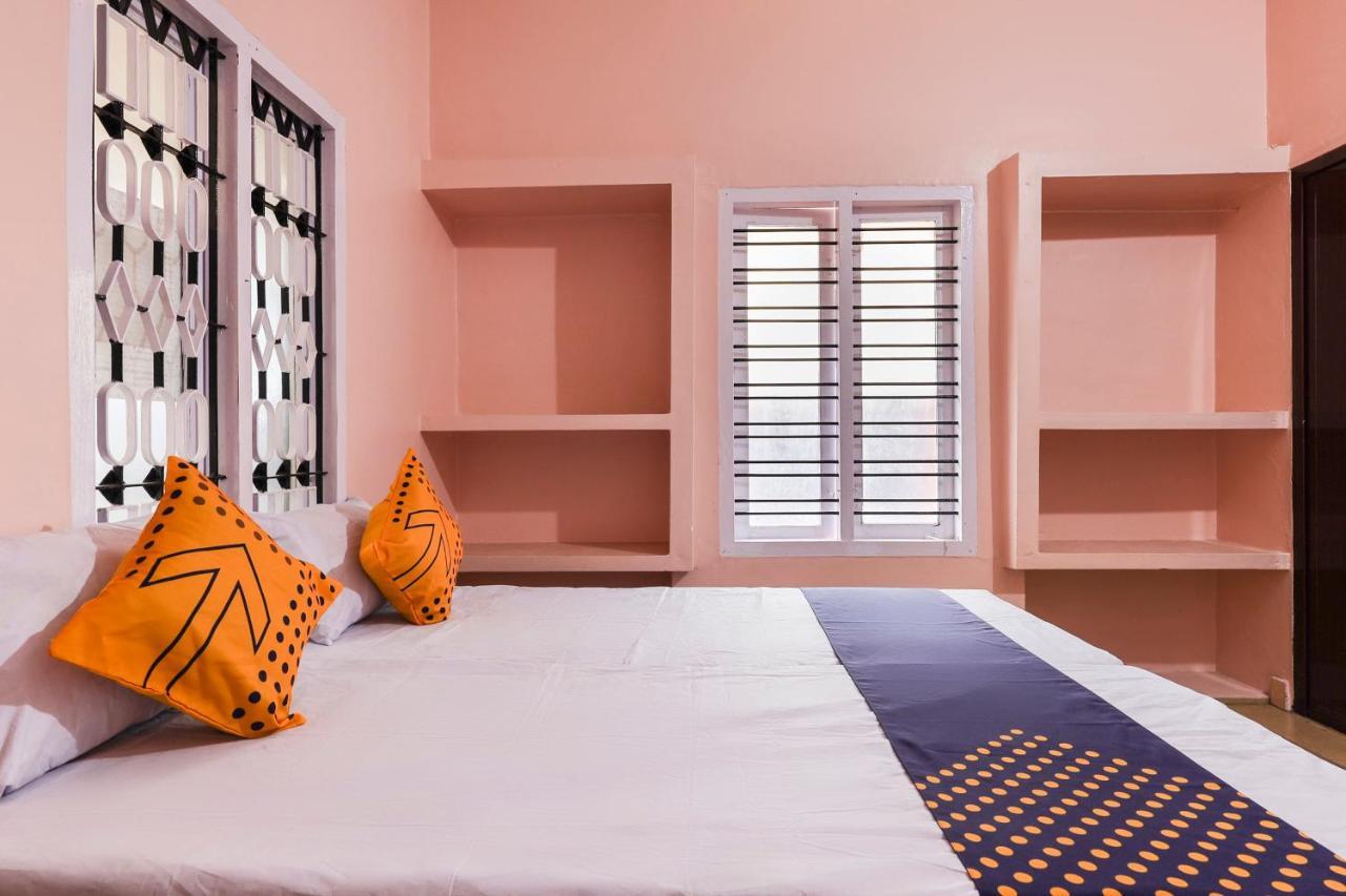 Spot On 68111 Jeena Motels โกลลัม ภายนอก รูปภาพ