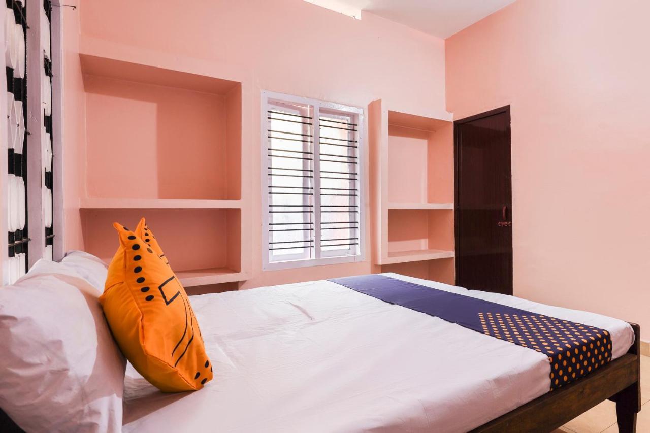Spot On 68111 Jeena Motels โกลลัม ภายนอก รูปภาพ