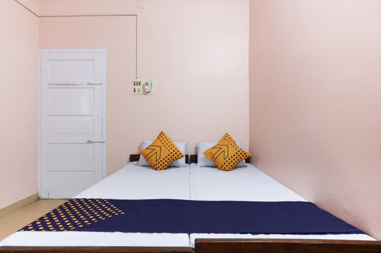 Spot On 68111 Jeena Motels โกลลัม ภายนอก รูปภาพ
