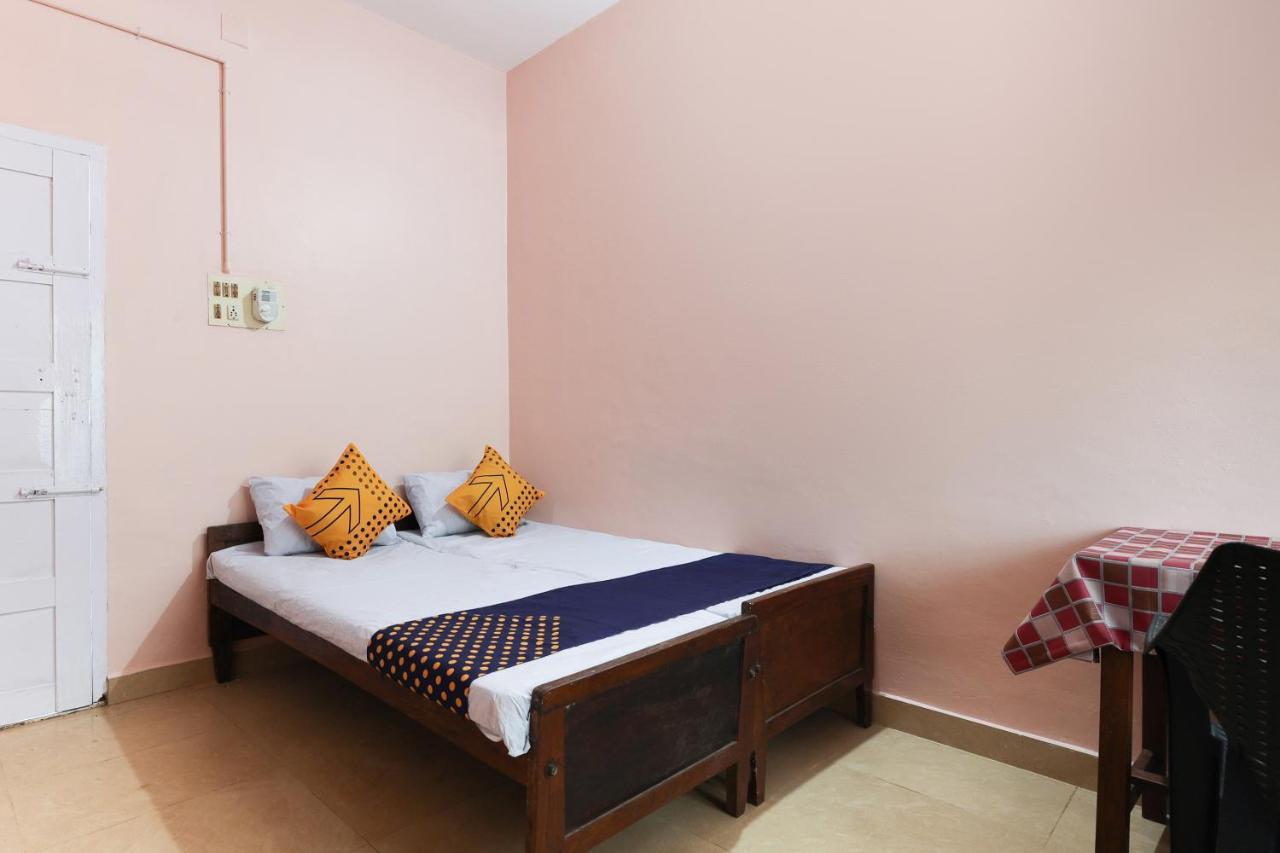 Spot On 68111 Jeena Motels โกลลัม ห้อง รูปภาพ